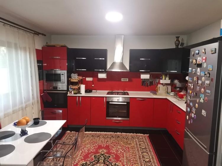 Casă cu 5 camere cu Teren 362 Mp în Exterior Vest
