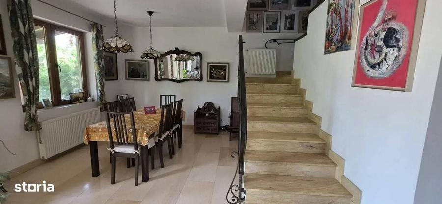 Casă cu 4 camere în Ostratu