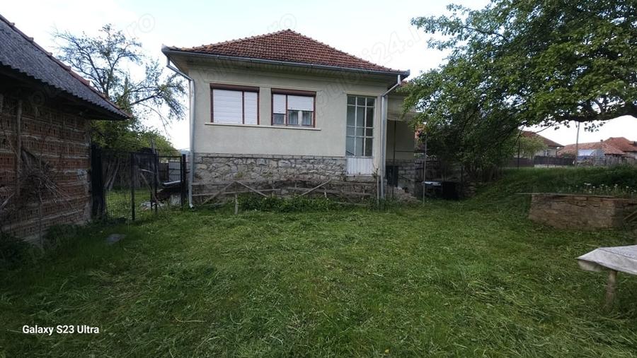 Casă cu 4 camere cu Teren 3030 Mp în Vale