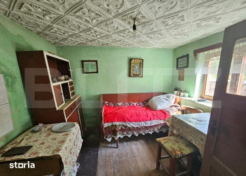 Casă cu 3 camere semidecomandat cu Teren 1343 Mp în Săsciori