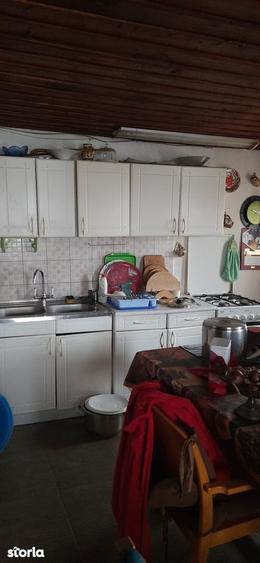 Casă cu 5 camere cu Teren 1000 Mp în Sâniob