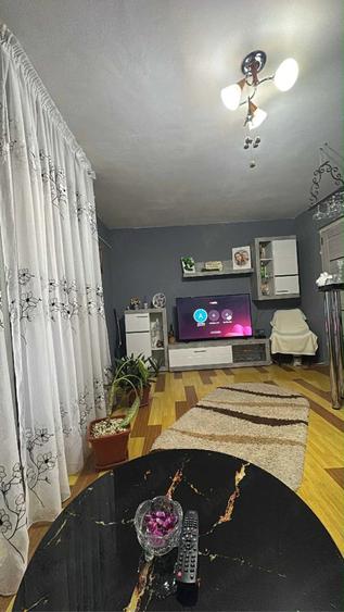 Apartament cu 2 camere decomandat în Rovine