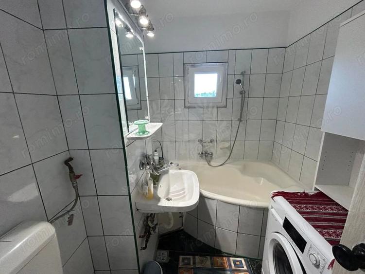 Apartament cu 4 camere decomandat în Malu Roșu