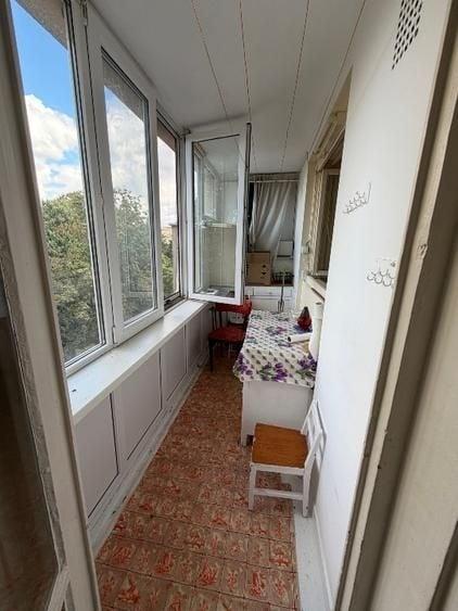 Apartament cu 3 camere semidecomandat în Titan