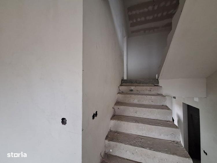 Casă cu 5 camere cu Teren 180 Mp în Apahida