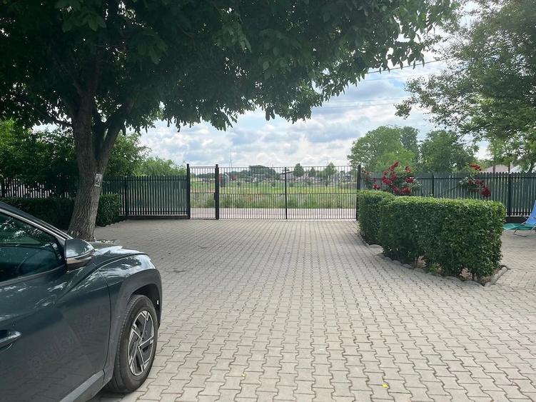Casă cu Teren 1457 Mp în Traian