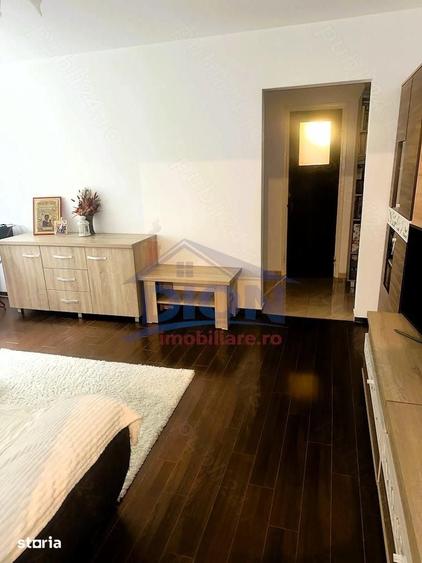 Apartament cu 3 camere semidecomandat în Ghencea