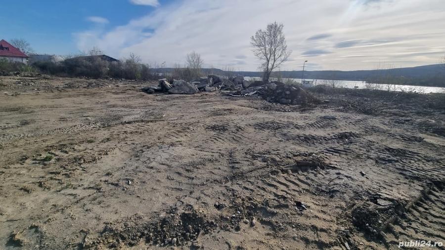 Teren de 4200 mp, în Gura Văii