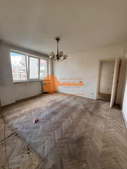 Apartament cu 3 camere semidecomandat în Iancului