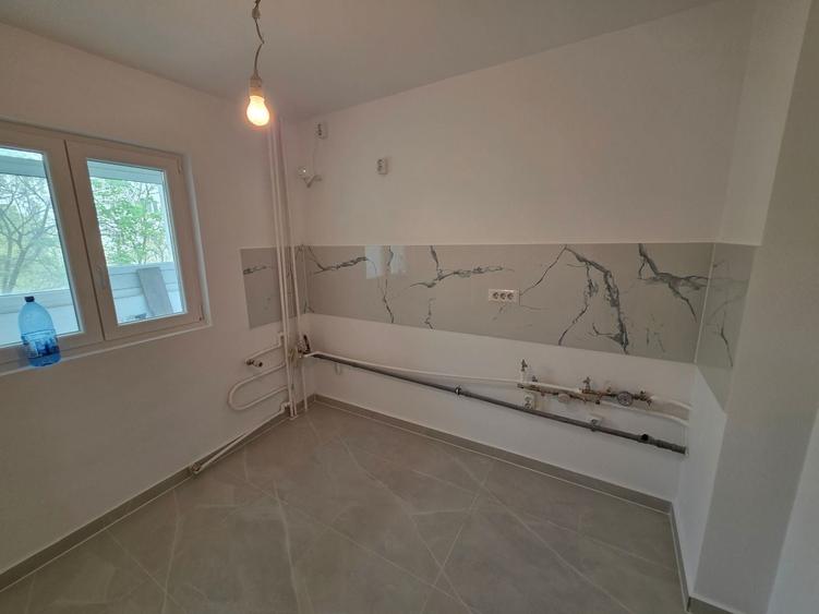 Apartament cu 3 camere decomandat în Dristor