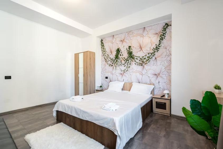 Apartament cu 3 camere decomandat, mobilat în P-ța Unirii