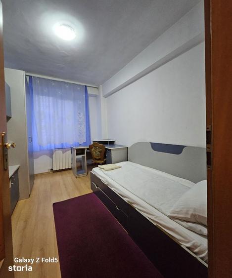 Apartament cu 3 camere decomandat în Nufărul