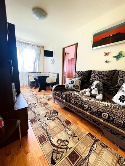 Apartament cu 2 camere semidecomandat, mobilat în Valenta