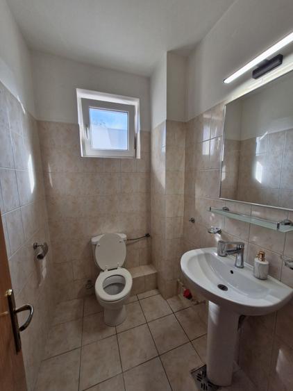 Apartament cu 3 camere decomandat în Șcheia