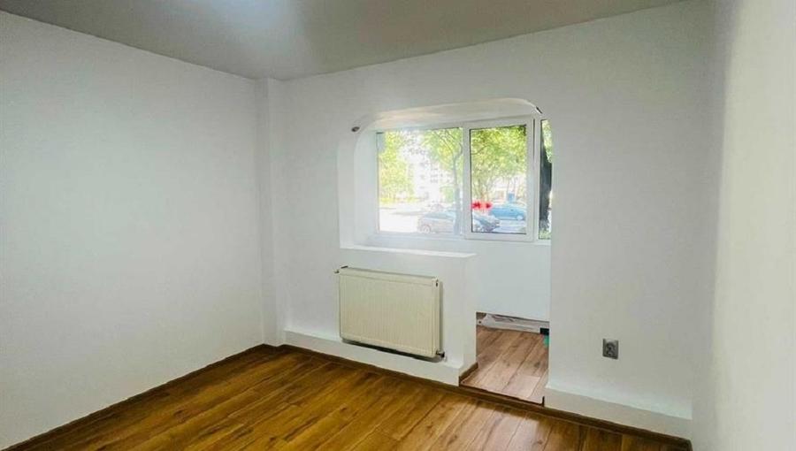 Apartament cu 4 camere decomandat în Tineretului
