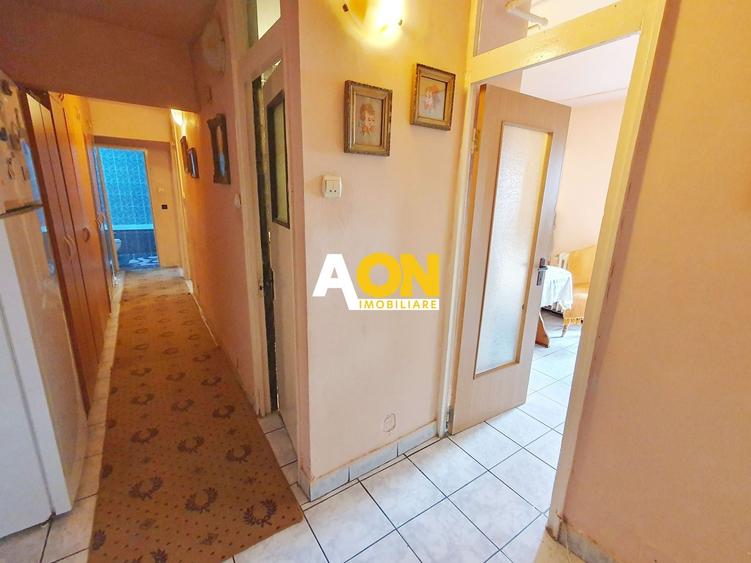 Apartament cu 3 camere decomandat în Cetate