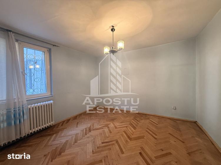 Apartament cu 4 camere semidecomandat în Take Ionescu