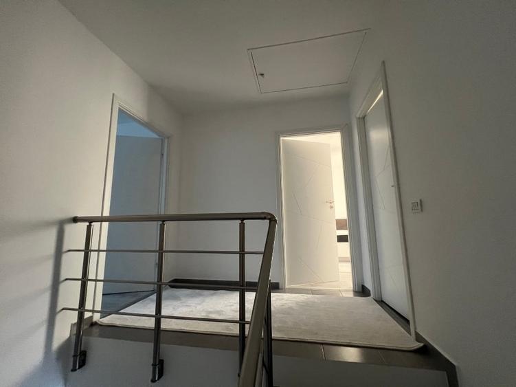 Duplex cu 4 camere cu Canalizare în Domnești
