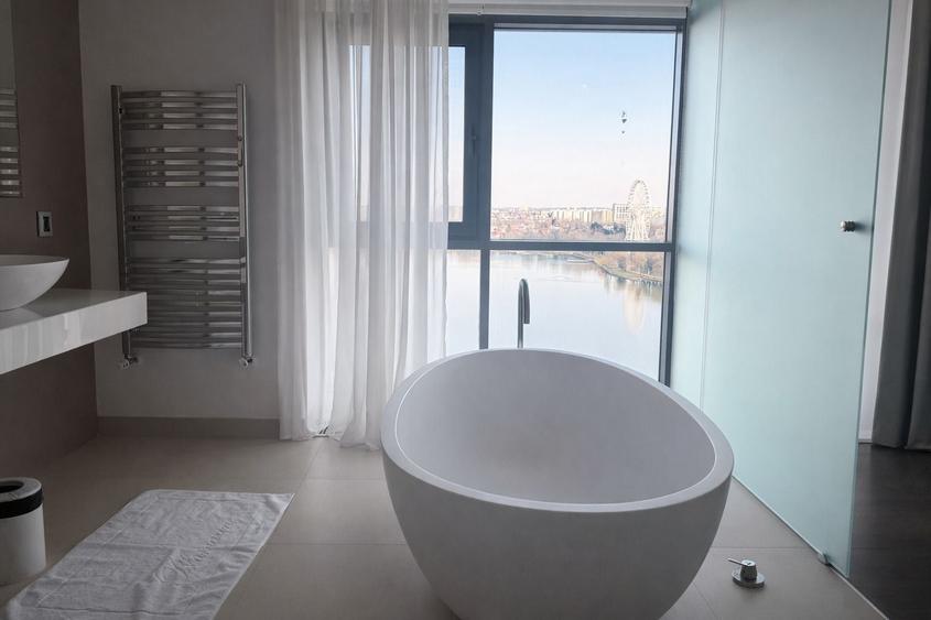 Penthouse cu 5 camere, mobilat în Tei
