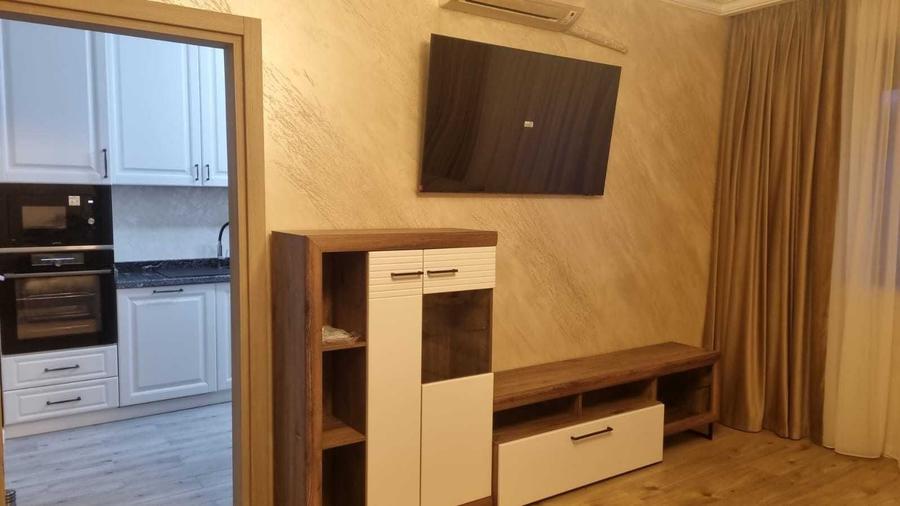 Apartament cu 3 camere semidecomandat în Băneasa