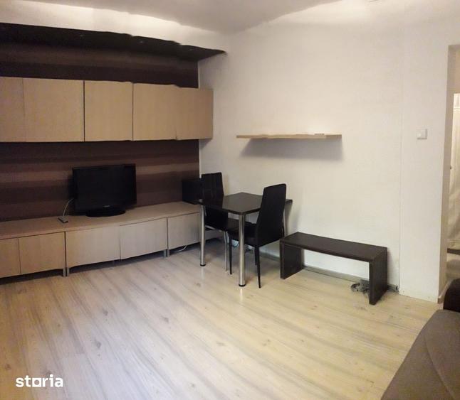 Garsonieră decomandată, mobilată în Tei
