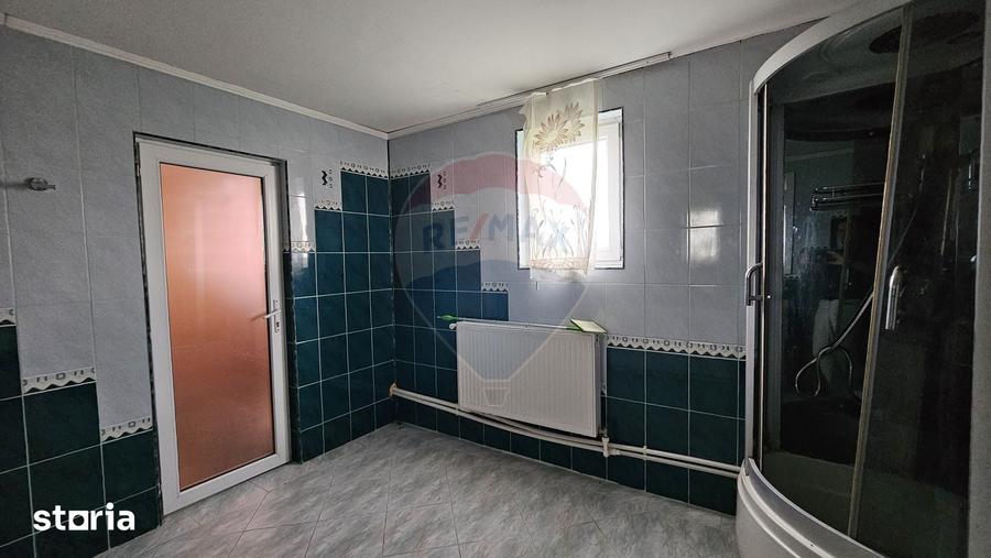 Casă cu 5 camere cu Teren 526 Mp în Udești