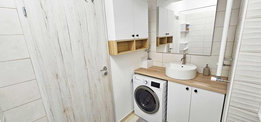 Apartament cu 2 camere semidecomandat în Cățelu
