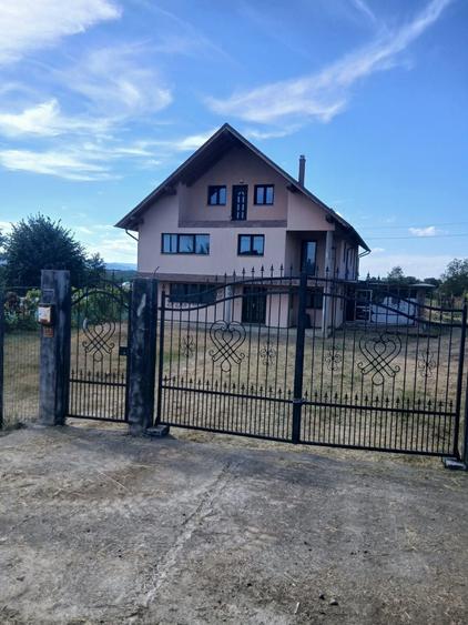 Casă cu 4 camere în Central
