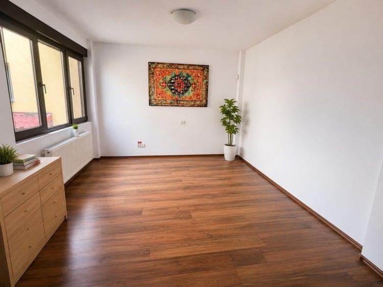 Casă cu 6 camere cu Canalizare în Domenii