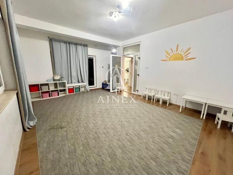 Casă individuală cu 8 camere cu Canalizare în Dumbrăvița