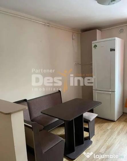 Apartament cu 2 camere decomandat în Tractorul