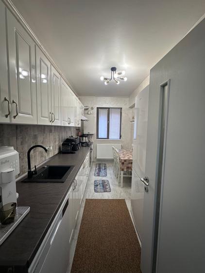 Apartament cu 3 camere decomandat în Drumul Taberei