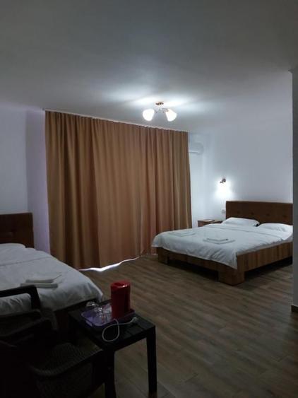 Casă cu 15 camere decomandat cu Canalizare în Central