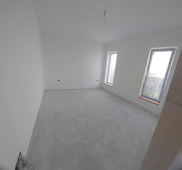 Casă cu 4 camere cu Teren 400 Mp în Vârteju