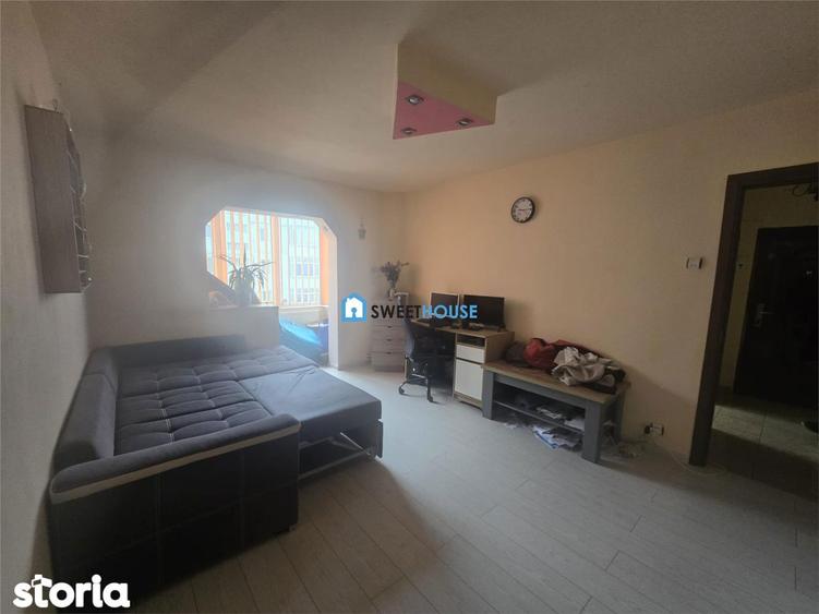 Apartament cu 2 camere semidecomandat, mobilat în Central