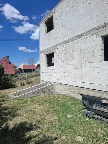 Casă cu Teren 1300 Mp în Măguri