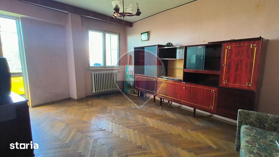 Apartament cu 3 camere decomandat în Micro 13