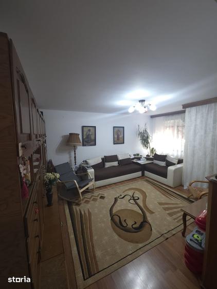 Apartament cu 3 camere decomandat în Rahova