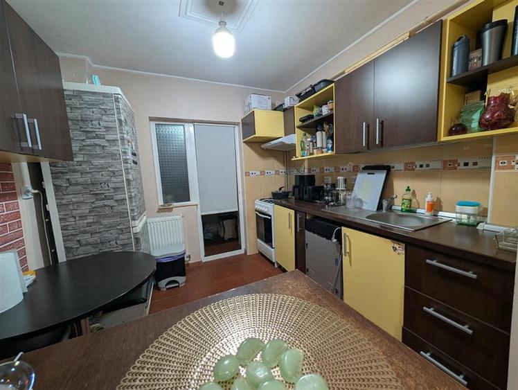 Apartament cu 2 camere decomandat în Metalurgie