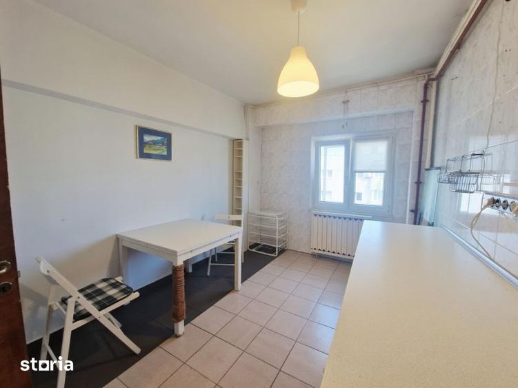 Apartament cu 4 camere decomandat în Tei