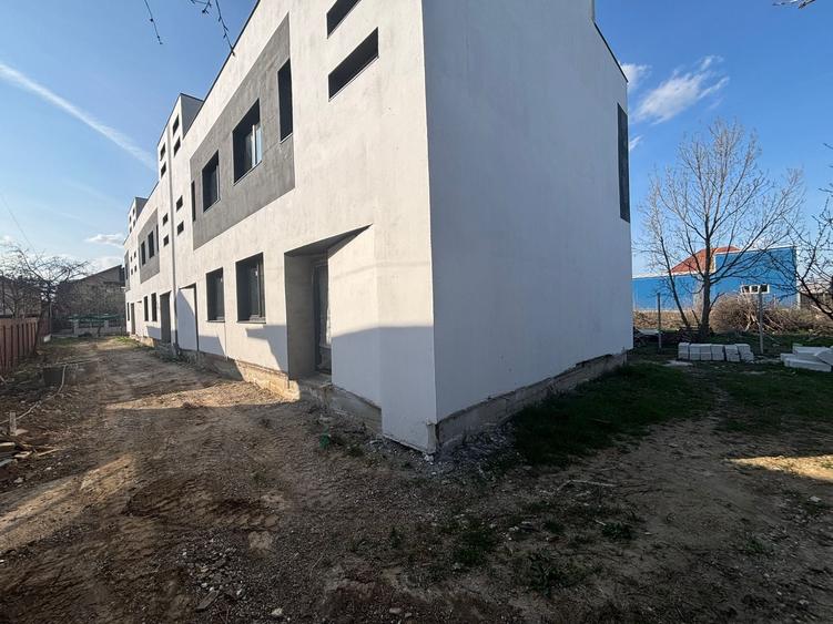 Duplex cu 3 camere cu Canalizare în Industriilor