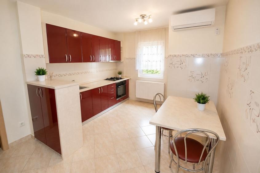 Apartament cu 3 camere decomandat, mobilat în Complex Studențesc