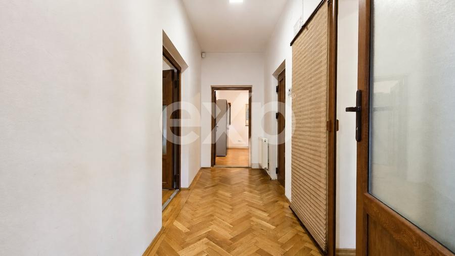 Apartament cu 3 camere decomandat în Tractorul