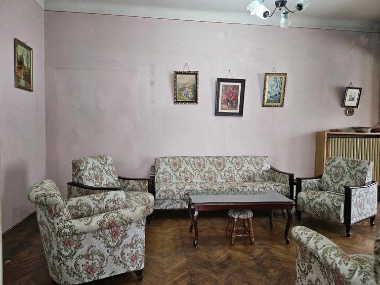 Apartament cu 3 camere semidecomandat în Știrbei Vodă