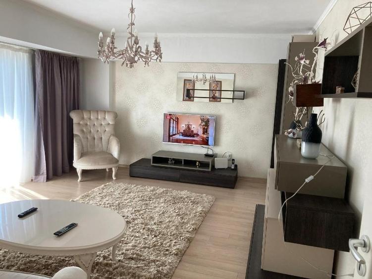 Apartament cu 2 camere decomandat, mobilat în Decebal