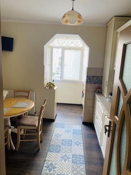 Apartament cu 3 camere semidecomandat în Dărmănești