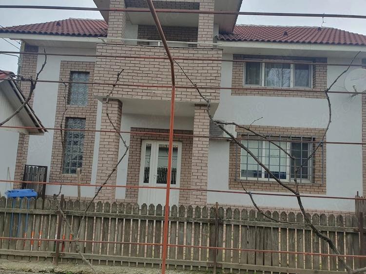 Casă cu 3 camere cu Teren 560 Mp în Andrășești