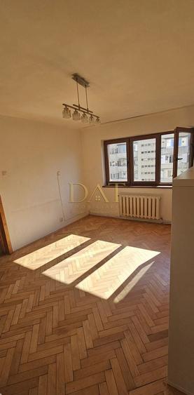 Apartament cu 3 camere semidecomandat în Grigorescu