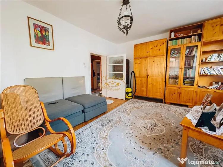 Casă cu 9 camere cu Teren 500 Mp în Praid