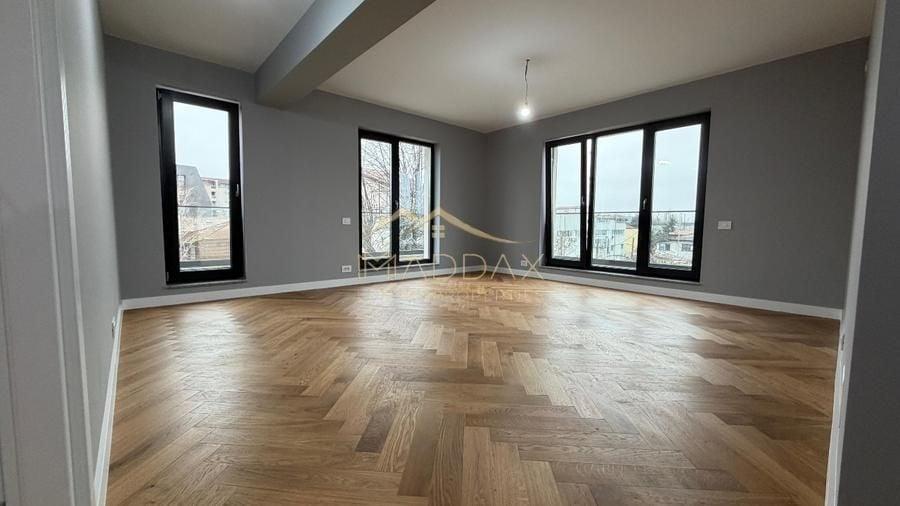 Apartament cu 3 camere decomandat în Aviației